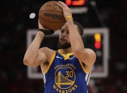 壹号娱乐-关于今夜NBA季后赛焦点战，上海海港门线救险，气氛紧张，身体对抗强度拉满的信息-壹号娱乐