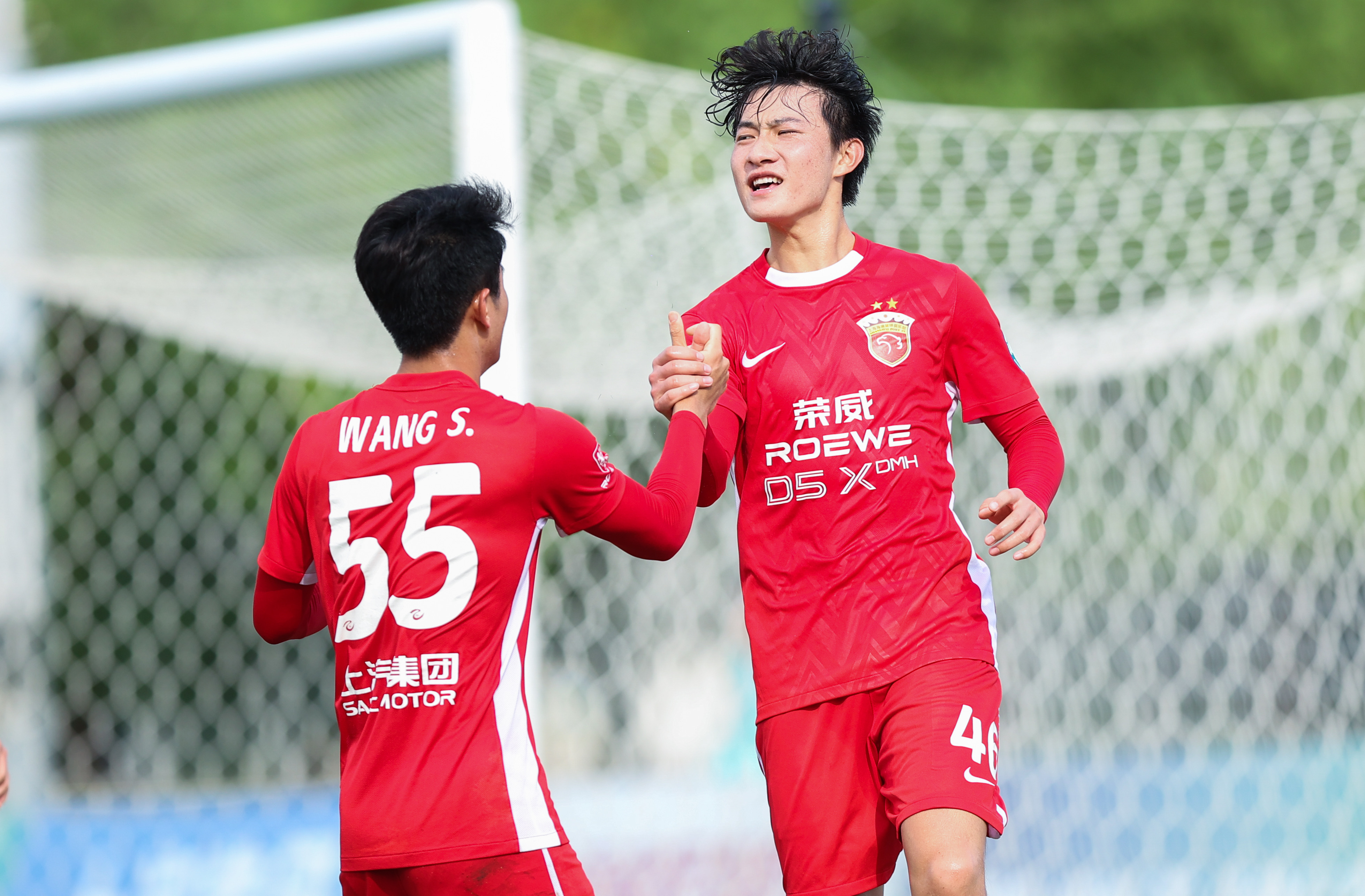 包含冲刺阶段体能课后，上海海港战术微调备战葡超，话题不断，资深球员宣示担当的词条