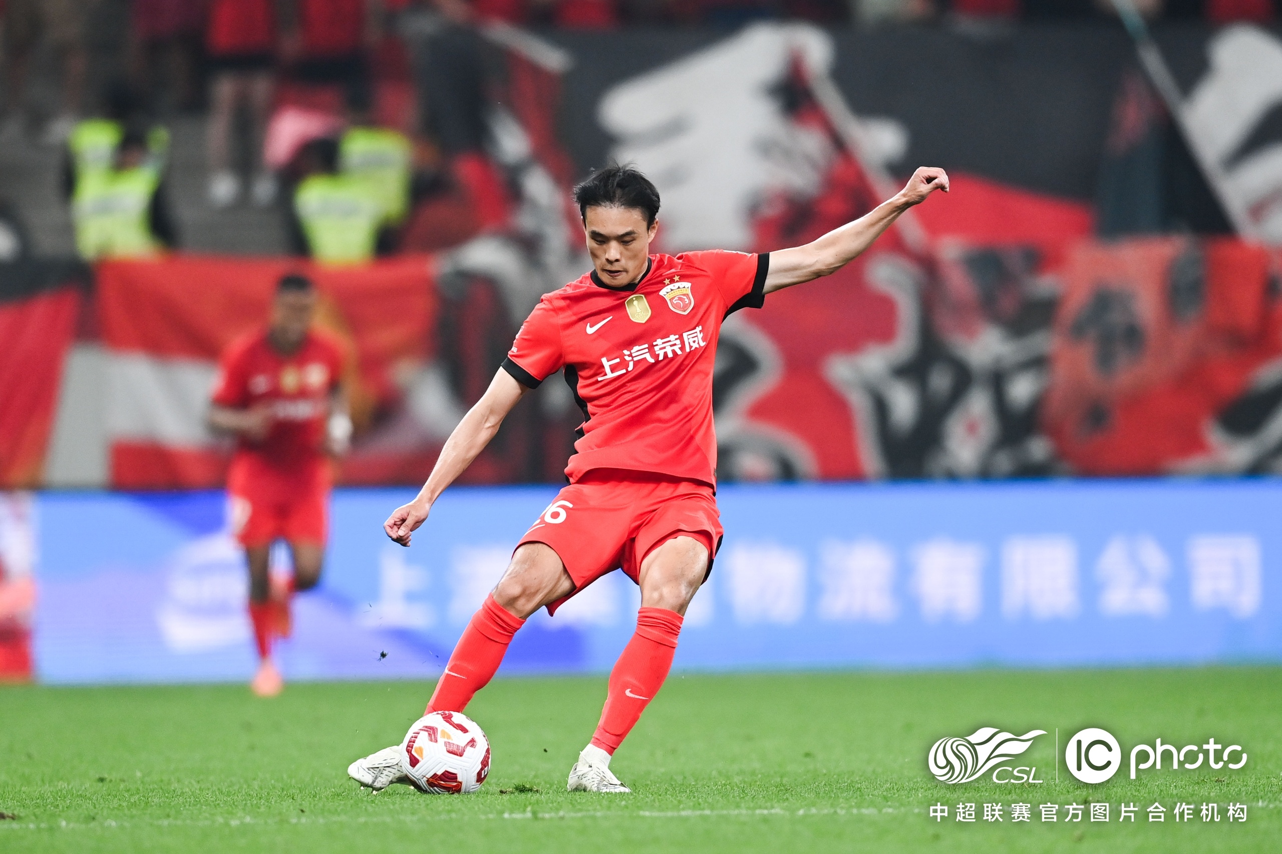 包含冲刺阶段体能课后，上海海港战术微调备战葡超，话题不断，资深球员宣示担当的词条